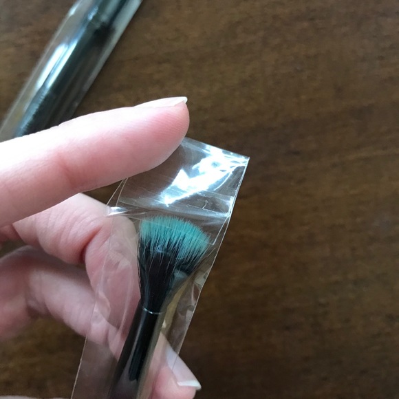 Neverused Makeup Brushes Eyes & Cheeks - Picture 7 of 8